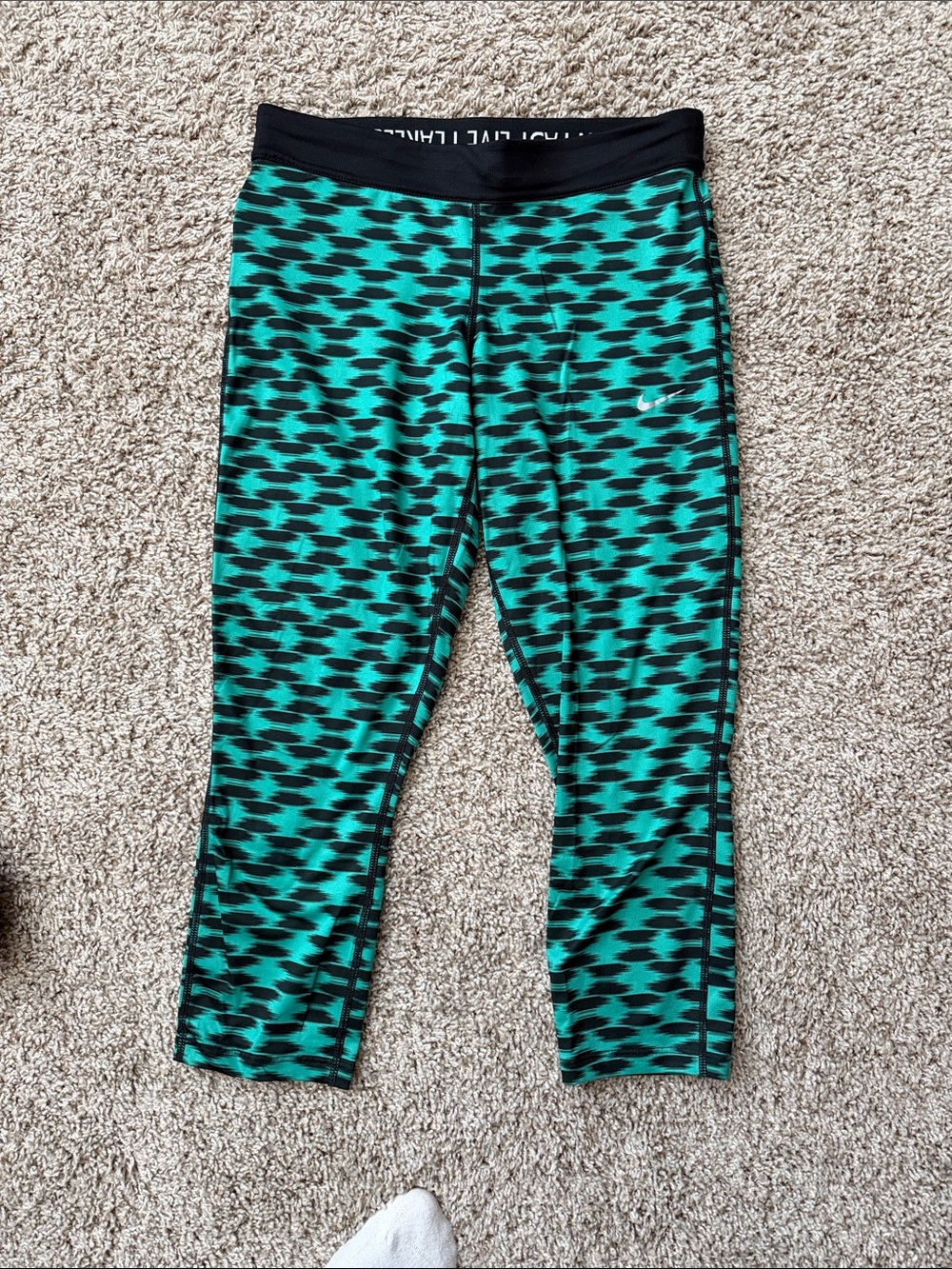 Women’s Teal Patterned Athletic Capri Leggings